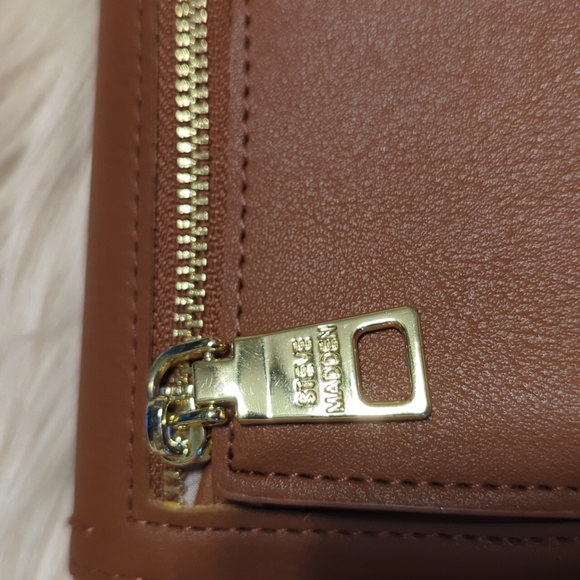 Brown Steve Madden wallet - Picture 5 of 7